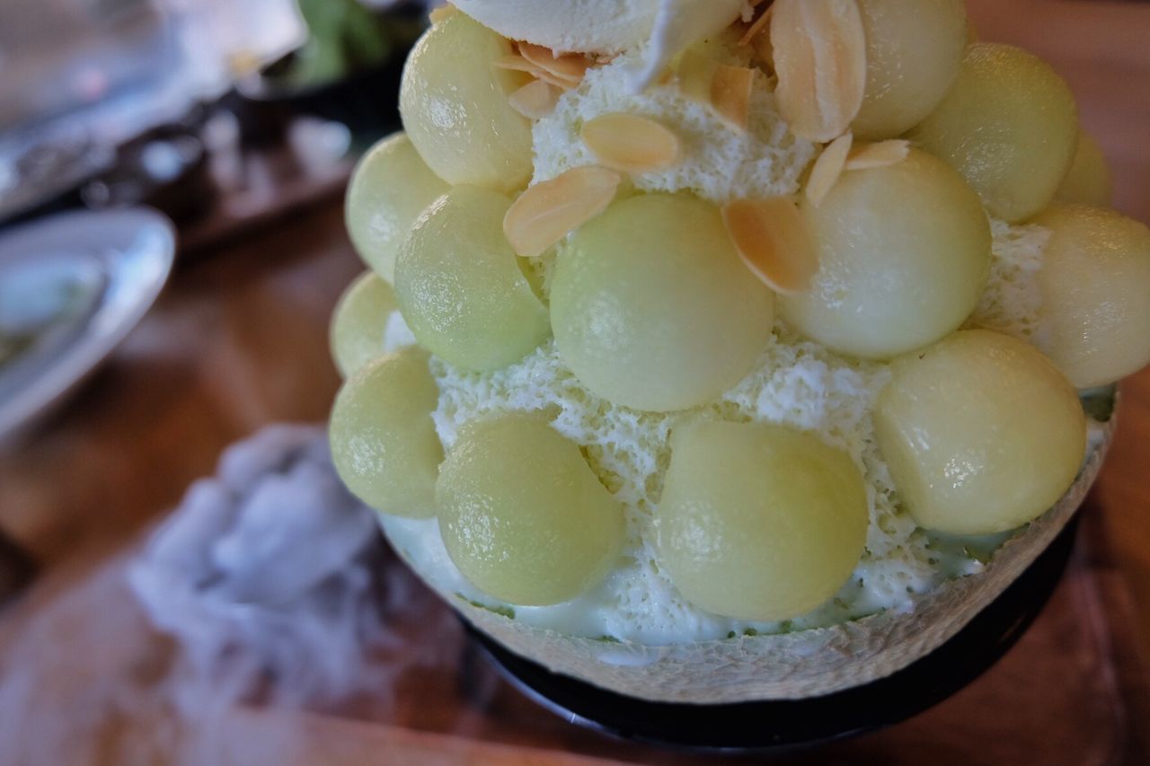 CLOSE-UP OF ICE CREAM IN BOWL