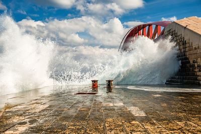 Water splashing in sea against sky