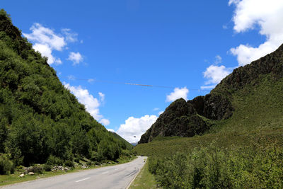 Road amidst mountains against sky 