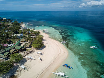 Scenic drone picture of the white sand beach of pamilacan island in panglao, bohol, philippines