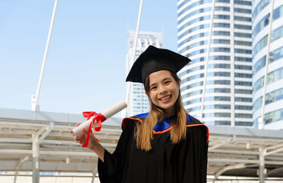 Portrait of a smiling young woman