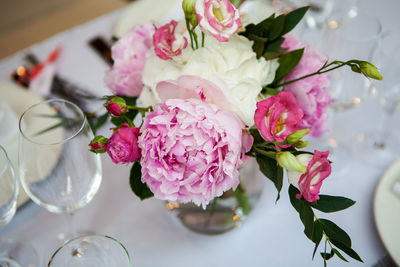 Wedding table setting with green candle and flowers