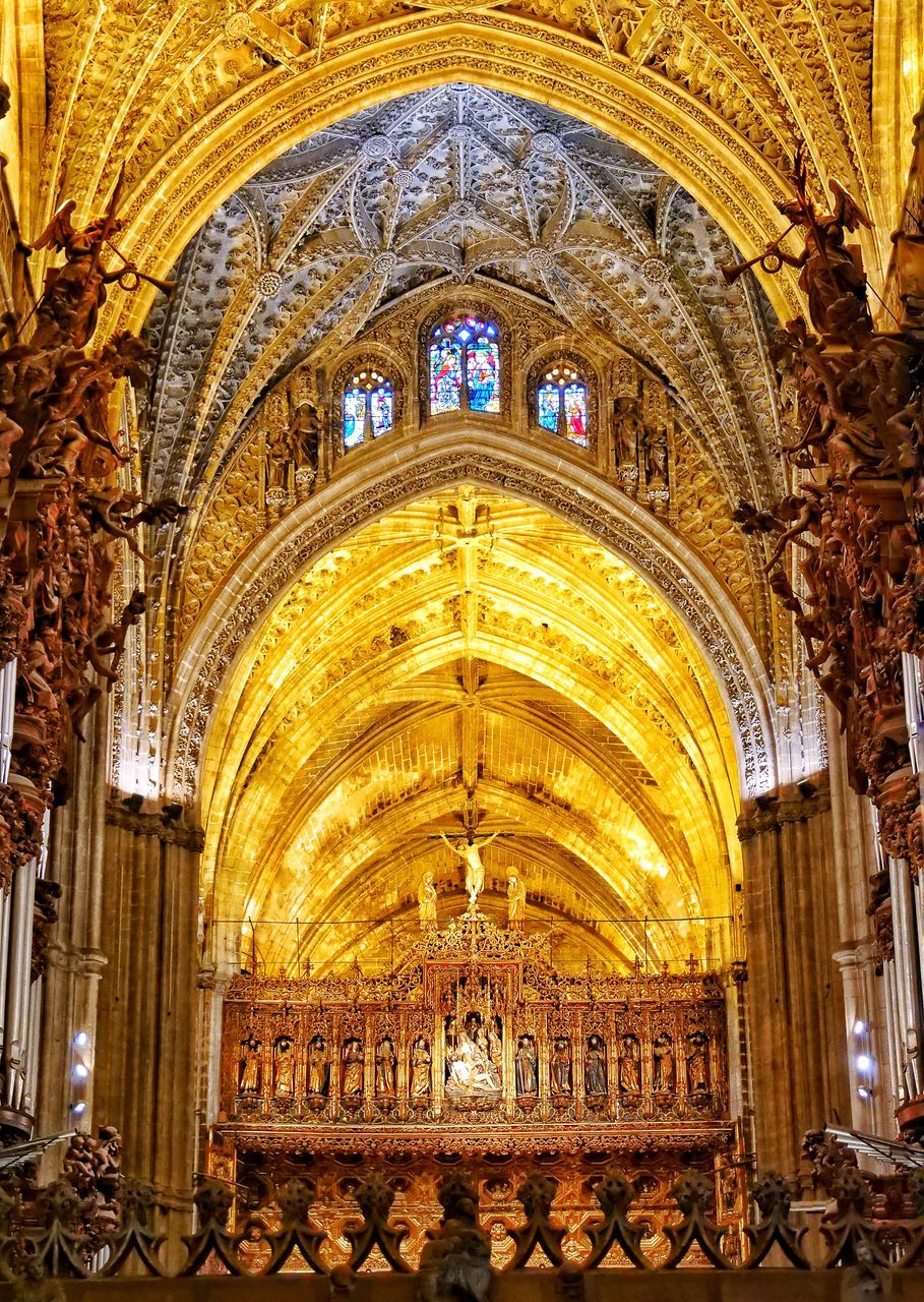 LOW ANGLE VIEW OF ILLUMINATED CEILING OF CATHEDRAL