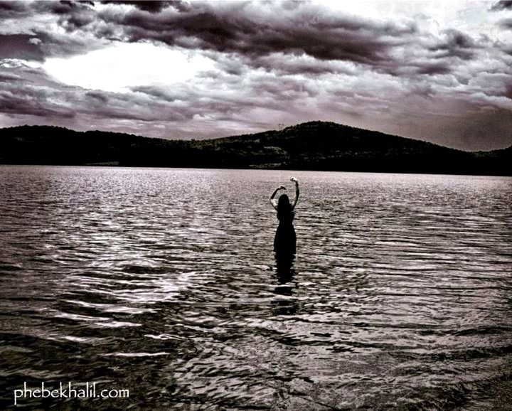 water, sky, mountain, cloud - sky, lifestyles, leisure activity, lake, tranquil scene, tranquility, scenics, standing, beauty in nature, cloud, men, silhouette, nature, cloudy, sea