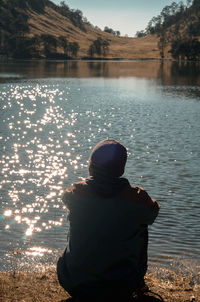 Enjoy the beauty of ranu kumbolo lake, mount semeru, indonesia