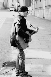 Tom the busker