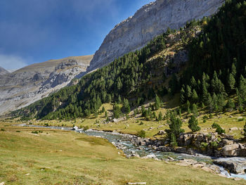 Views on the autumn hiking route in the ordesa valley, aragonese pyrenees, spain