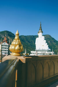 Many buddha statues are layered in layers.