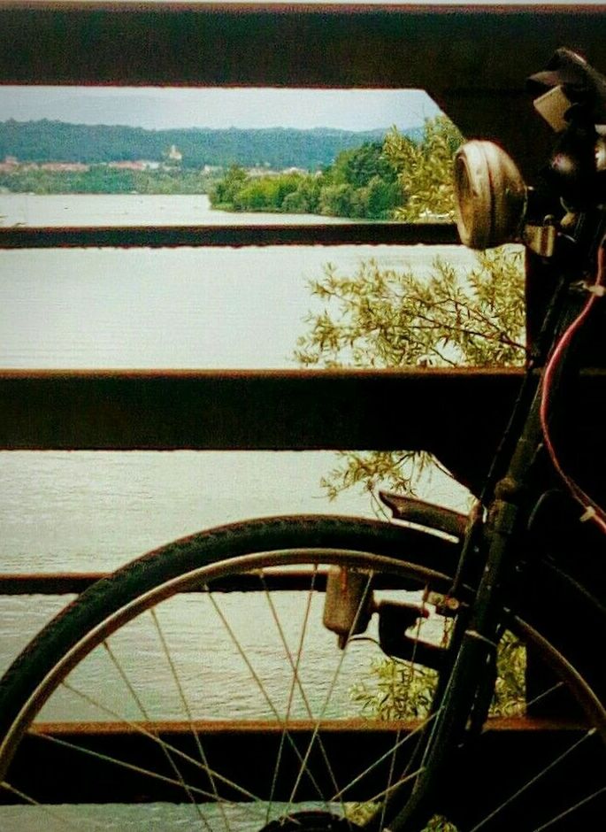 CLOSE-UP OF BICYCLE