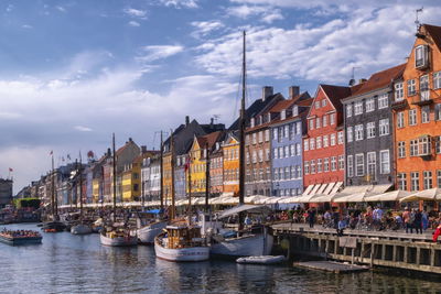 Scenic summer view of color buildings and boats of nyhavn in copenhagen, denmark