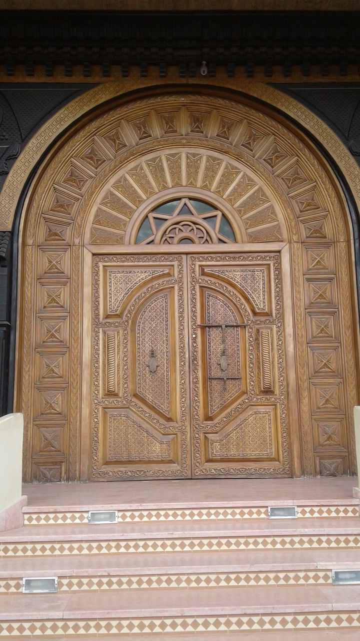 LOW ANGLE VIEW OF DOOR OF BUILDING