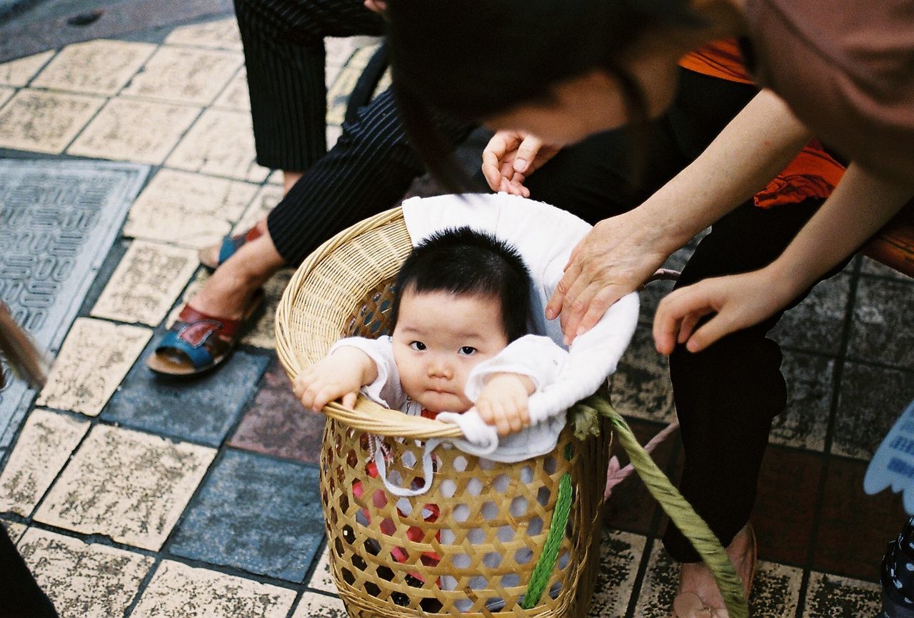 child, childhood, family, parent, baby, real people, togetherness, young, mother, women, men, people, casual clothing, bonding, lifestyles, leisure activity, females, innocence, cute, daughter, positive emotion