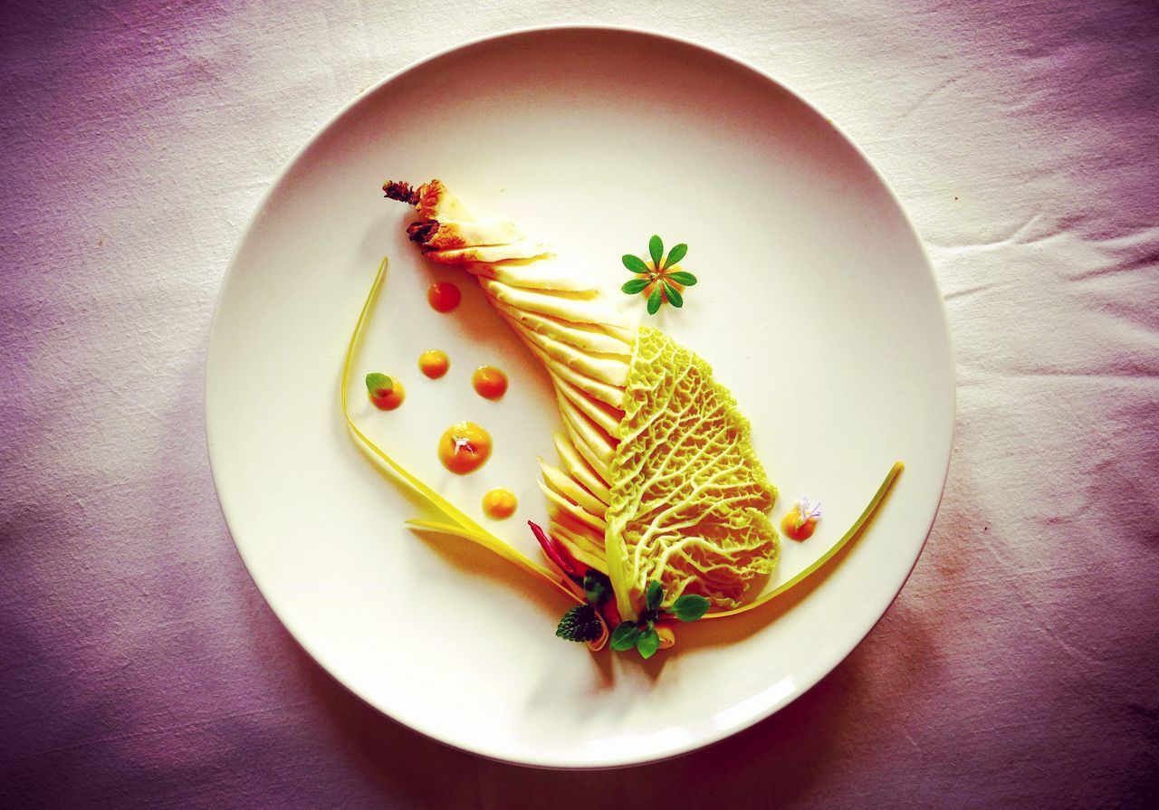 HIGH ANGLE VIEW OF FRUITS IN PLATE ON TABLE