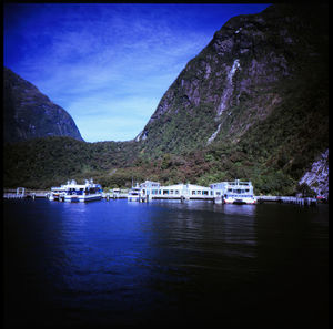 Sailboats in lake against sky