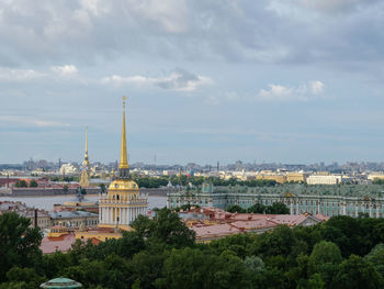 Admiralty building aerial view from colonnade of st. isaac's cathedral in saint petersburg, russia