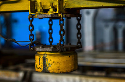 Close-up of rusty metal chain