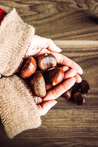 Close-up of hand holding bread