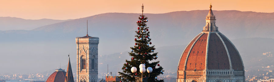 Duomo santa maria del fiore in city during christmas