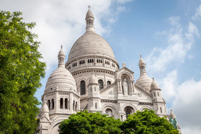 The iconic basilica of the sacre coeur in montmartre under a beautiful blue summer sky in paris