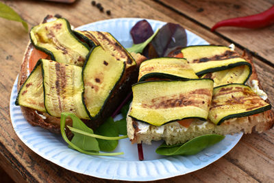 Close-up of roasted zucchini sandwich in plate