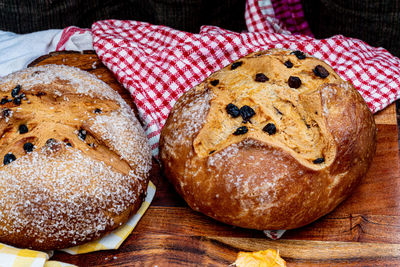 Round loaves of irish soda bread baked with raisins and encrusted with sugar crystals