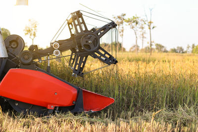 Harvester agriculture machine and harvesting in rice field working