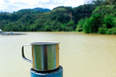 A cop coffee on the lake