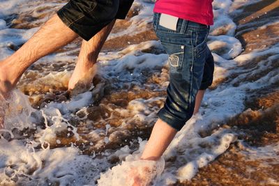 People running on sea