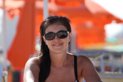 Portrait of smiling young woman wearing sunglasses