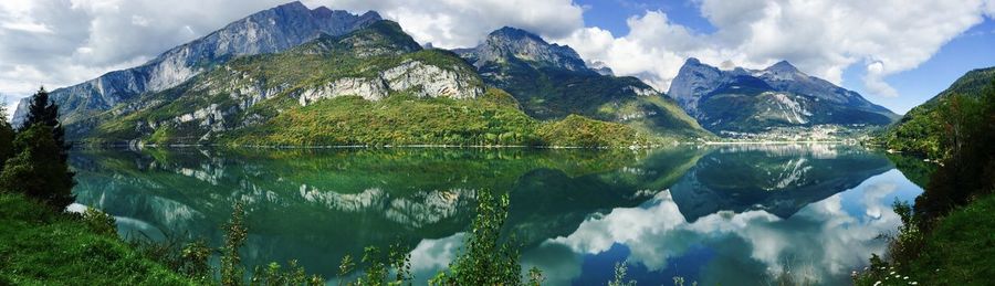 Panoramic view of lake and mountains against sky