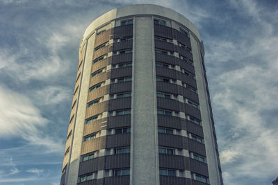 Low angle view of skyscraper against sky