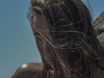 Close-up of woman wearing sunglasses against sky