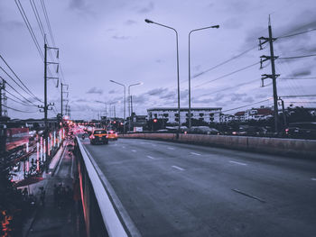 Traffic on highway in city