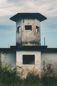 Abandoned built structure against sky