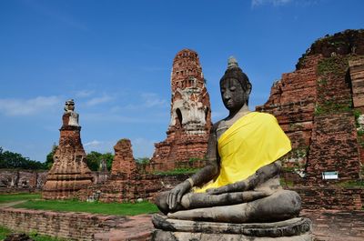 Statue of temple against sky