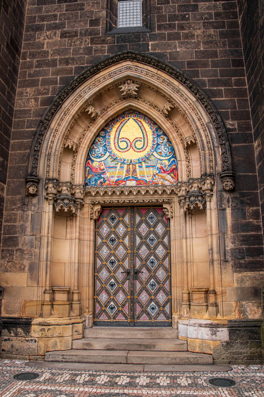 VIEW OF ORNATE ENTRANCE TO DOOR