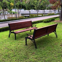 Empty bench in park