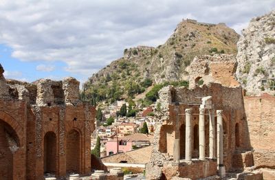 Old ruin building against sky