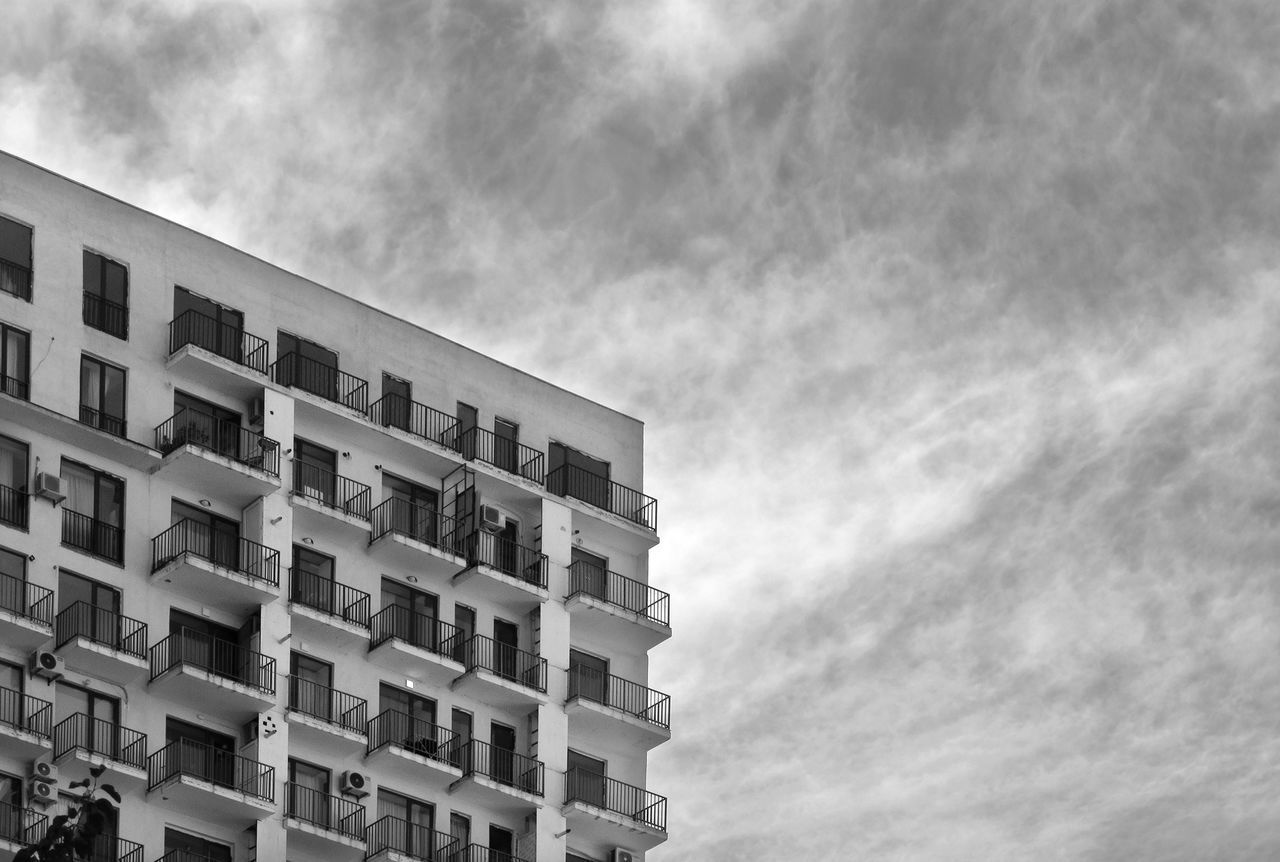 LOW ANGLE VIEW OF MODERN BUILDINGS AGAINST SKY