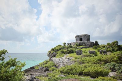 Scenic view of sea in tulum against cloudy sky