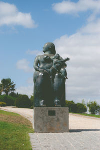 Statue against sky