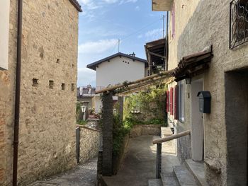 Narrow alley amidst buildings in city