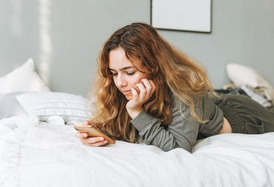 Woman lying down on bed