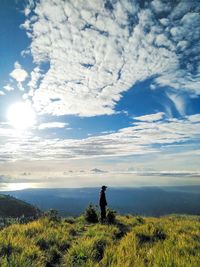 The southern rinjani route which has a beautiful cloud ocean.