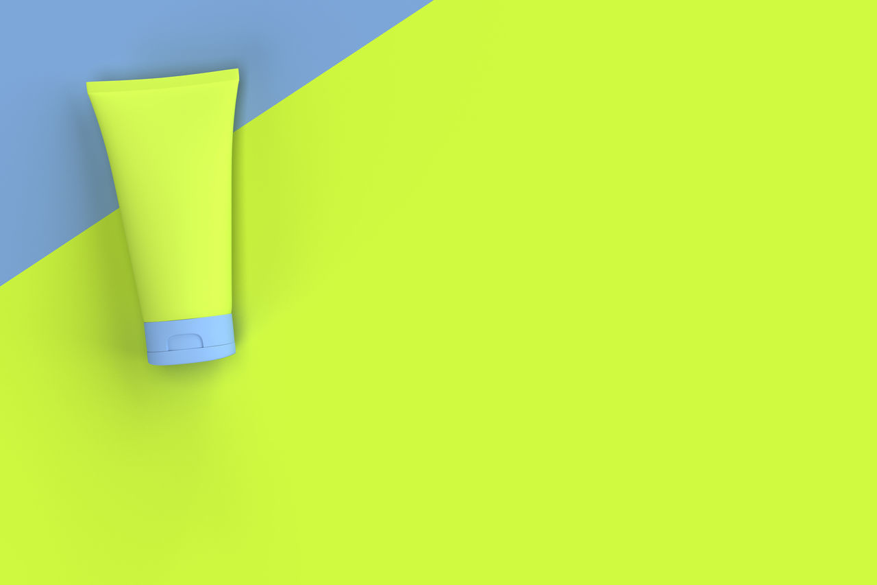 CLOSE-UP OF YELLOW COLORED PENCILS