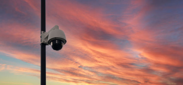 Real time modern online security cctv cameras surveillance system. outdoor video surveillance camera