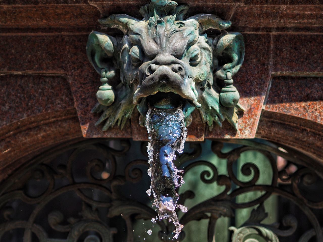 LOW ANGLE VIEW OF OLD STATUE BY WALL