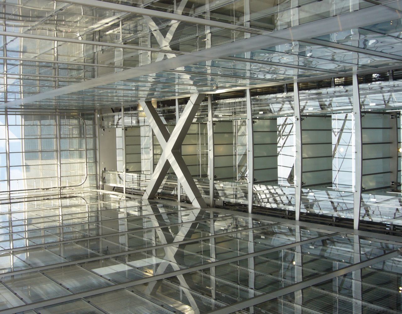 LOW ANGLE VIEW OF STAIRCASE IN BUILDING