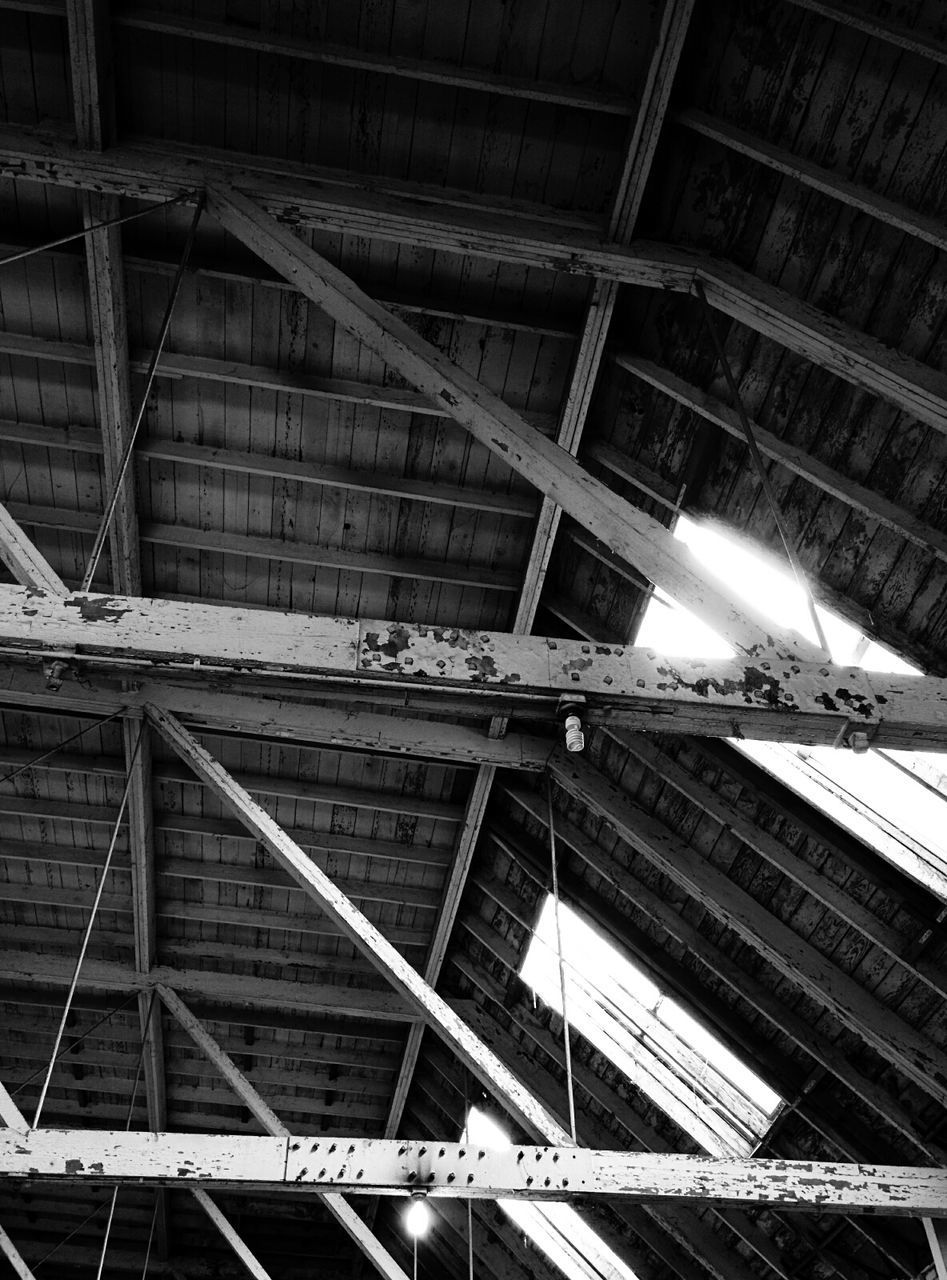 architecture, built structure, low angle view, building exterior, ceiling, metal, indoors, architectural feature, connection, pattern, no people, day, engineering, railroad station, bridge - man made structure, sky, building, modern, metallic, grid