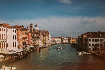 Canal passing through buildings in city